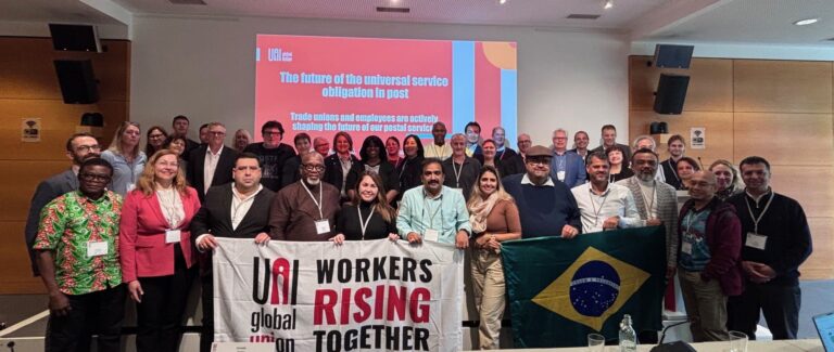 Read more about the article Szakszervezetek egyesülnek a postai szolgáltatások védelmében világszerte